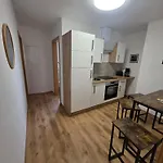 公寓 Zum Reiterhof - Familienappartements 奎德林堡